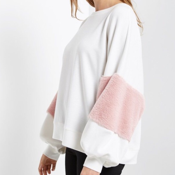 White Long Sleeve Sweatshirt Top Faux Fur Contrast - Picture 2 of 7